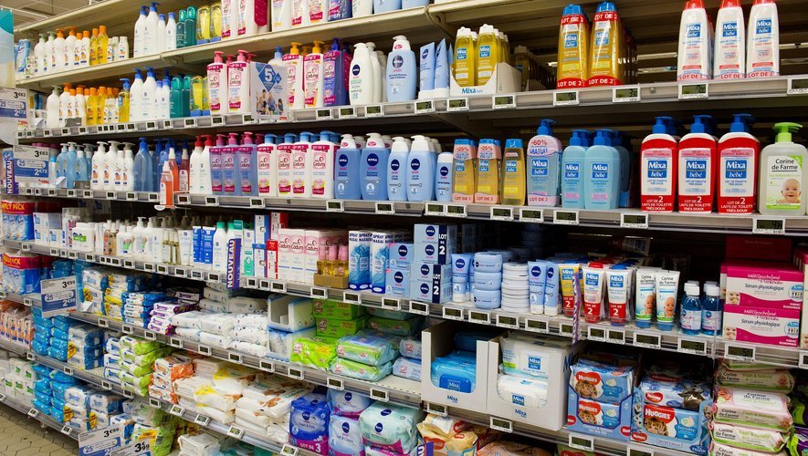 lingettes, lotions, shampoings: des substances dangereuses dans les cosmetiques pour bebes.